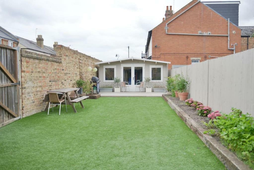 Hotel Summer House Thames Ditton Exterior foto